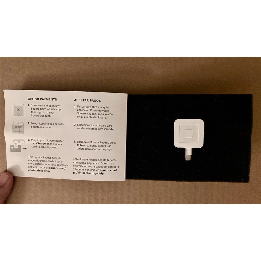 Square Reader for Magstripe Credit Card Scanner Lightning Connector iPad iPhone